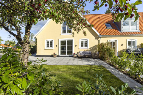 Gennemført liebhaverbolig i historiske rammer – 161 m² med materialer fra øverste hylde